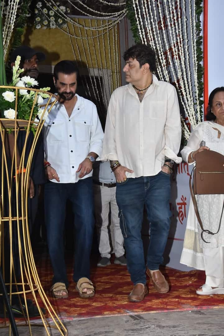 कुकू कोहली की प्रेयर मीट में संजय कपूर भी पहुंचे. इस दौरान वो काफी मायूस नजर आए.