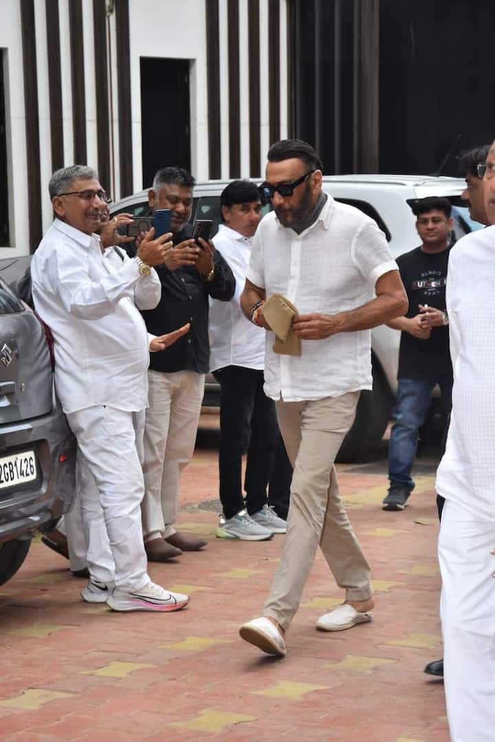 जैकी श्रॉफ ने भी कुकू कोहली की प्रेयर मीट में अपनी उपस्थिति दर्ज कराई और शोक व्यक्त किया.