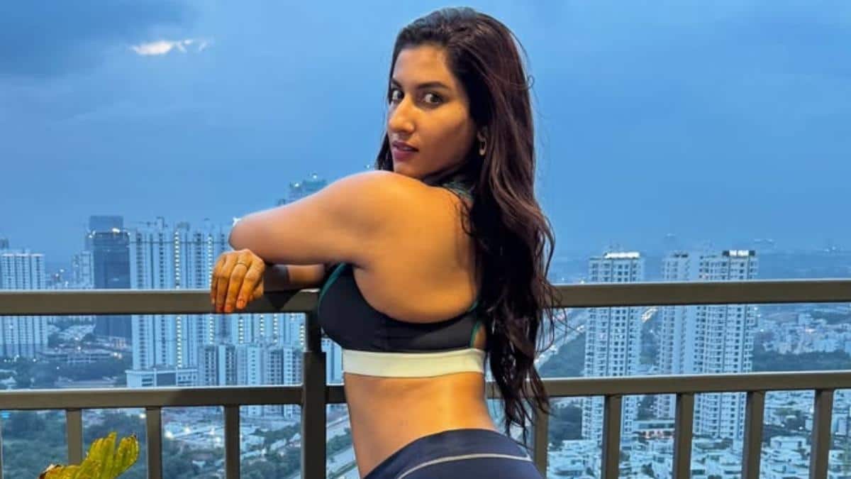 Vishnu Priya : బాల్కనీలో విష్ణు ప్రియ బోల్డ్ ఫోజుల