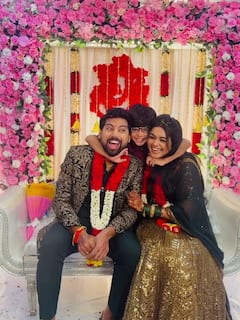 Sireesha Wedding Reception: మహికి తల్లిని అప్పగించిన శ్రీ ఈష్... 'మొగలి రేకులు' ఫేమ్ శిరీష వెడ్డింగ్ రిసెప్షన్ ఫోటోలు