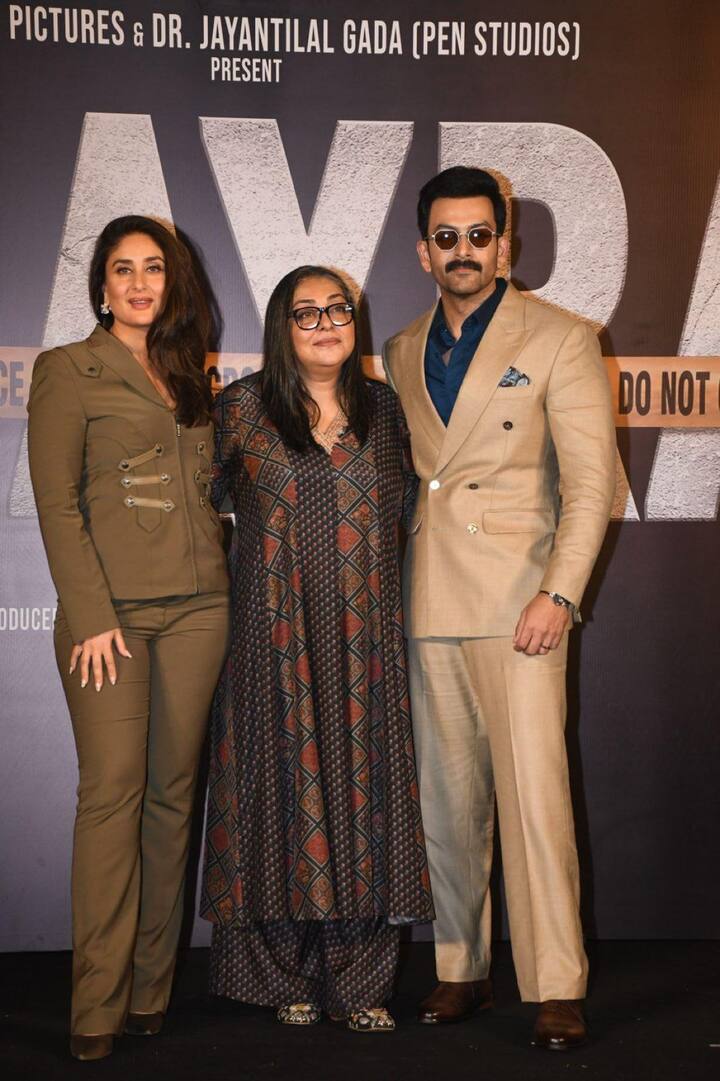 फिल्म की डायरेक्टर मेघना गुलजार भी इवेंट में शामिल हुईं. उन्होंने फिल्म के लीड एक्टर्स पृथ्वीराज सुकुमारन और करीना संग तस्वीरें क्लिक करवाईं.