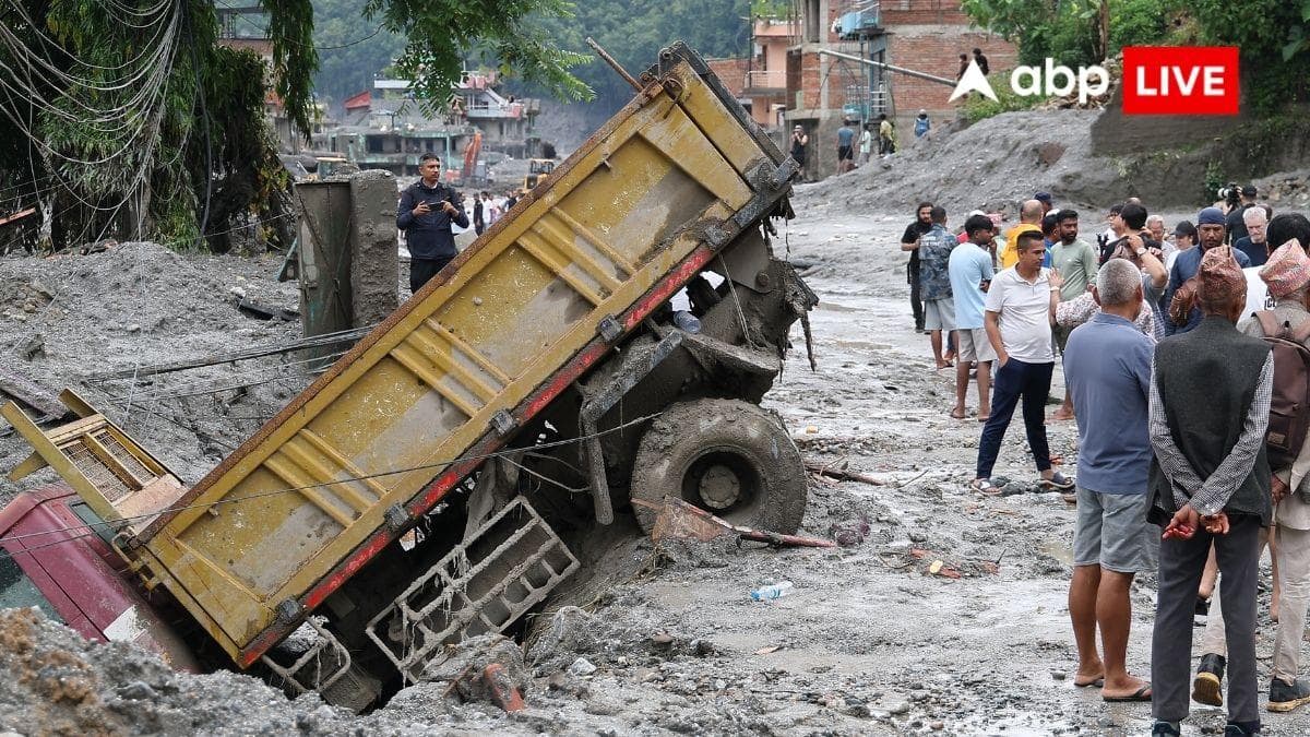 नेपाल में बाढ़ का फिर अलर्ट, मरने वालों की संख्या 1000 के करीब पहुंची