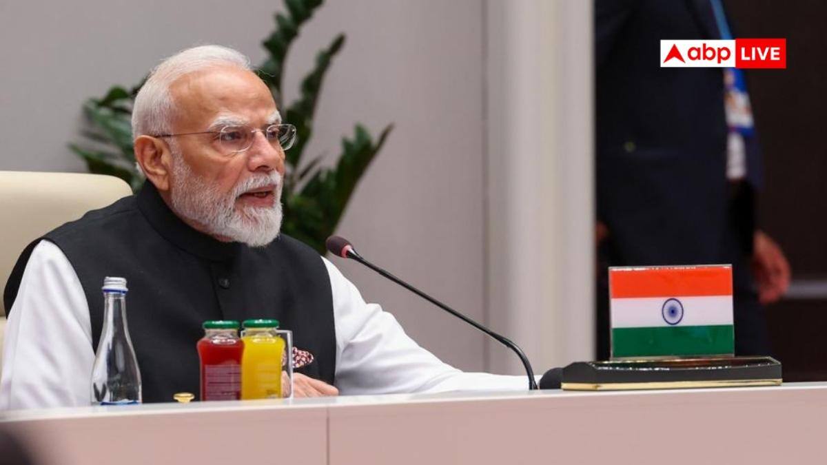 शहबाज के सामने आतंकवाद पर बरसे PM मोदी, 'टेरर फंडिंग को खत्म करना होगा'