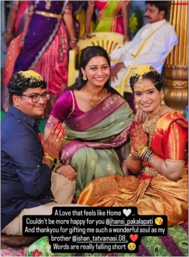 ఝాన్సీ రాథోడ్ పెళ్ళి గుంటూరులో జరిగినట్టు తెలిసింది. ఇషాన్ కూడా ఇండస్ట్రీ వ్యక్తి అని, దర్శకుడిగా అవకాశాల కోసం ప్రయత్నిస్తున్నారని సమాచారం. (Image Courtesy: jhansi_pakalapati / Instagram)