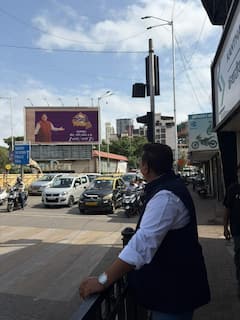 घराघरांत जाऊन कित्येक वहिनींना पैठणी देणारे बांदेकर भावोजी, खऱ्याखुऱ्या जरतारी पैठणीवर झळकले; 'होम मिनिस्टर'ची भन्नाट झेप PHOTOs