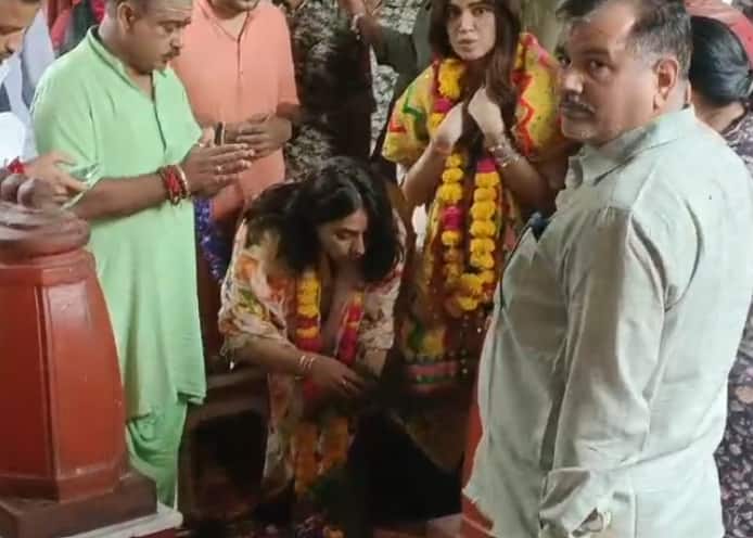 दतिया पहुंची भूमि पेडनेकर, मां पीतांबरा के दरबार में टेका माथा 3 दतिया पहुंची भूमि पेडनेकर, मां पीतांबरा के दरबार में टेका माथा