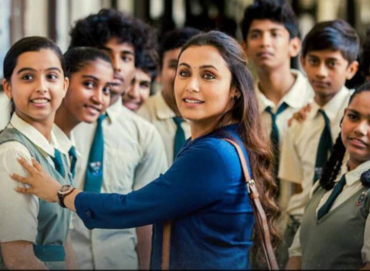 ‘हिचकी’ में रानी मुखर्जी की नैना माथुर ने अपनी चुनौतियों को कमजोरी नहीं बनने दिया. उन्होंने शिक्षक बनने का सपना पूरा किया और अपने छात्रों को भी मुश्किलों के सामने हार न मानने की सीख दी.