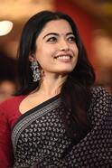 Rashmika Deverakonda: 'ఎపిక్' ట్రైలర్ లాంచ్‌లో వదినమ్మ... శారీలో రష్మిక నవ్వులు