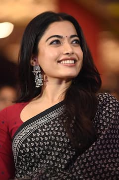 Rashmika Deverakonda: 'ఎపిక్' ట్రైలర్ లాంచ్‌లో వదినమ్మ... శారీలో రష్మిక నవ్వులు