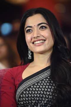 Rashmika Deverakonda: 'ఎపిక్' ట్రైలర్ లాంచ్‌లో వదినమ్మ... శారీలో రష్మిక నవ్వులు