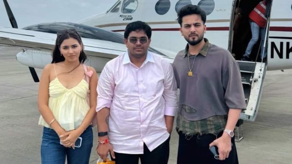 Elvish Yadav, Akanksha Choudhary Arrive In Nanded For Dahi Handi Event: WATCH