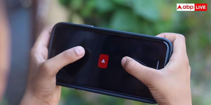 अगर किसी YouTuber का वीडियो आपको पसंद है और आप उसका हिस्सा अपनी वीडियो में लगाना चाहते हैं तो केवल वीडियो डाउनलोड कर लेना आपको उसे इस्तेमाल करने का अधिकार नहीं देता है. इसके लिए लाइसेंस, परमिशन या लागू कॉपीराइट अपवादों की जरूरत होती है.