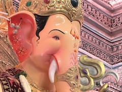 Lalbaugcha Raja First Look 2026 : ‘राजा’ आला रे! लालबागच्या राजाची पहिली झलक; बाप्पाचं मनमोहक रूप पाहून भक्त भारावले, पाहा PHOTO