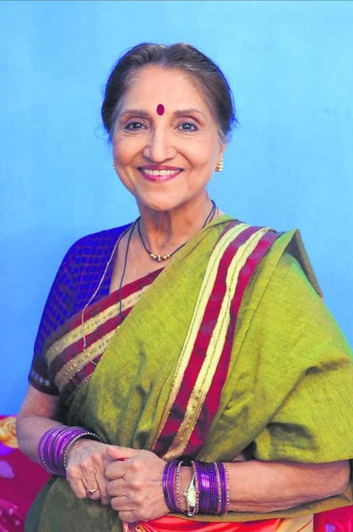 सरिता जोशी: पुष्पा इंपॉसिबल में राधा बनीं सरिता जोशी मराठी परिवार से आती हैं. सरिता जोशी के लिए गणेश चतुर्थी पुरानी यादों और पारिवारिक खुशियों से जुड़ा त्योहार है. उन्होंने बताया, ‘पहले मैं सात दिनों तक बप्पा का स्वागत करती थी. वे दिन परिवार और दोस्तों के साथ खुशी और अपनापन से भरे होते थे. आज मुंबई के भव्य उत्सवों में शामिल होना भी मुझे बहुत अच्छा लगता है.’