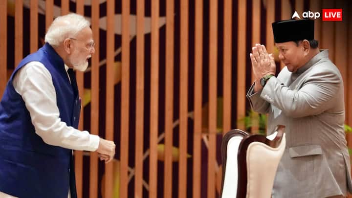 वहीं, इंडोनेशिया के राष्ट्रपति प्रबोवो सुबियांतो प्रधानमंत्री नरेंद्र मोदी से मुलाकात के दौरान उन्हें दोनों हाथ जोड़कर अभिवादन करते हुए नजर आए.