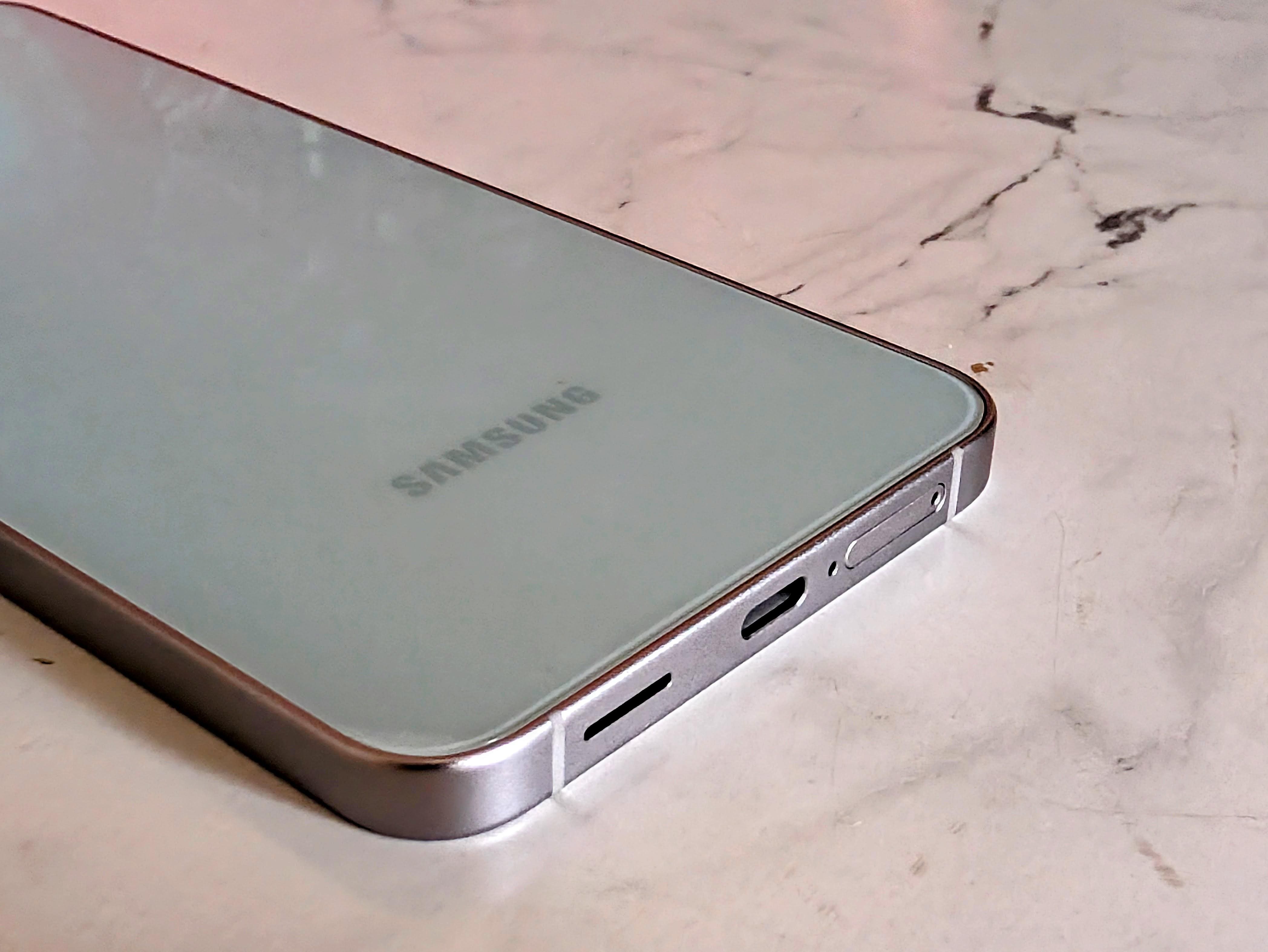 Samsung Galaxy S26 FE Review: Flagship Experience, Minus Flagship Ego