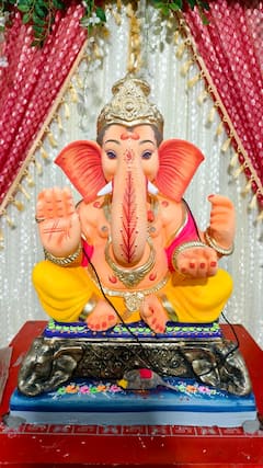 Jeetendra Ganeshotsav: बॉलिवूड अभिनेता जितेंद्र पोहोचले गिरगावातील जुन्या चाळीत; गणपती बाप्पांचे घेतले दर्शन, PHOTOS