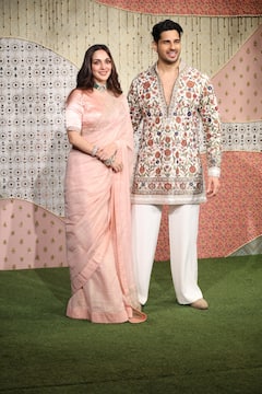 अंबानी गणपति सेलिब्रेशन में बॉलीवुड सेलेब्स का जलवा, सलमान नए लुक में छाए तो विक्की-कैटरीना ने लूटी लाइमलाइट