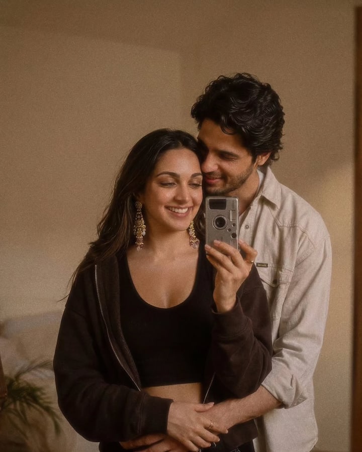 फिल्मी सेट पर प्यार पाने से लेकर उसे अपनी रियल लाइफ का हिस्सा बनाने तक, इन कपल्स ने पर्दे पर भी कई यादगार पल दिए हैं. उनकी ऑन-स्क्रीन और ऑफ-स्क्रीन केमिस्ट्री ने इन जोड़ियों को दर्शकों के बीच खास बनाया है.