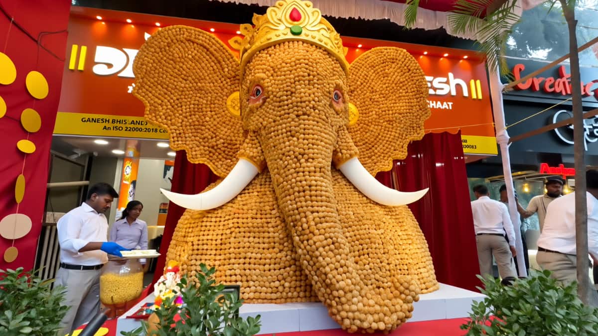 Ganesh Chaturthi 2026: Pune's 13-Ft Ganpati Idol Made With Over 21,000 Pani Puri Shells Goes Viral | WATCH