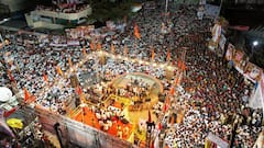 Manoj Jarange Patil in Beed: मुंगी शिरायलाही जागा उरली नाही, बीडमध्ये रात्री 2 वाजताही मनोज जरांगेंच्या सभेसाठी चौक खचाखच भरला, मराठा बांधवांची गर्दी