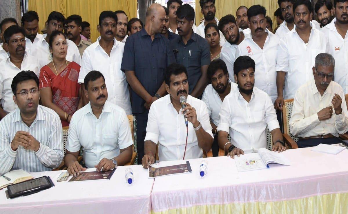மீனாட்சி குடமுழுக்கு: அரசியல் தலையீடு இல்லை; தமிழ் ஓதுவார்களுக்கு சிறப்பு அனுமதி - அமைச்சர்கள்!