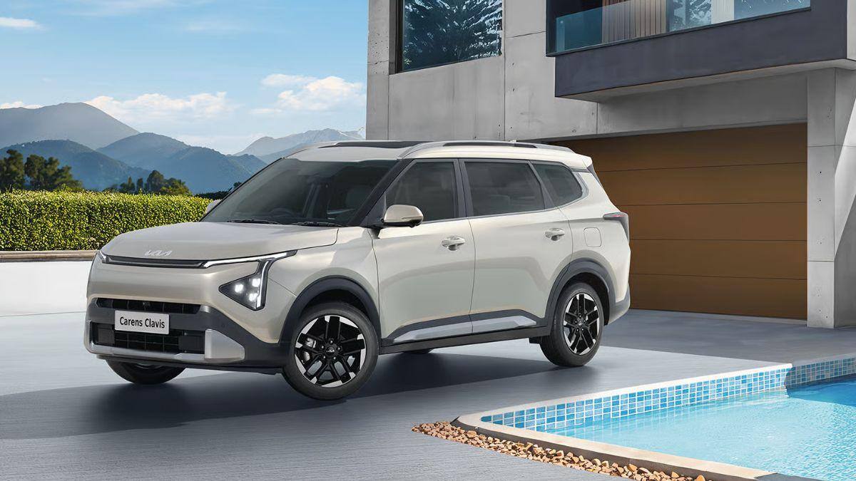 Kia Carens Clavis: கம்மி விலைக்கே 3 புதிய ஆட்டோமேடிக் வேரியண்ட்கள்..! 7 சீட்டரில் கியா அதிரடி - புது அம்சங்கள்?