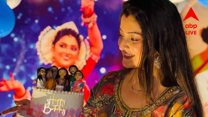 সোশ্যাল মিডিয়ায় কেক থেকে শুরু করে সন্ধের যাবতীয় আয়োজনের ছবি শেয়ার করে নিয়েছেন শ্বেতা আর রুবেল। জন্মদিনে শ্বেতার জন্য পুতুল দেওয়া বিশেষ কেকের আয়োজন করেছিলেন রুবেল।