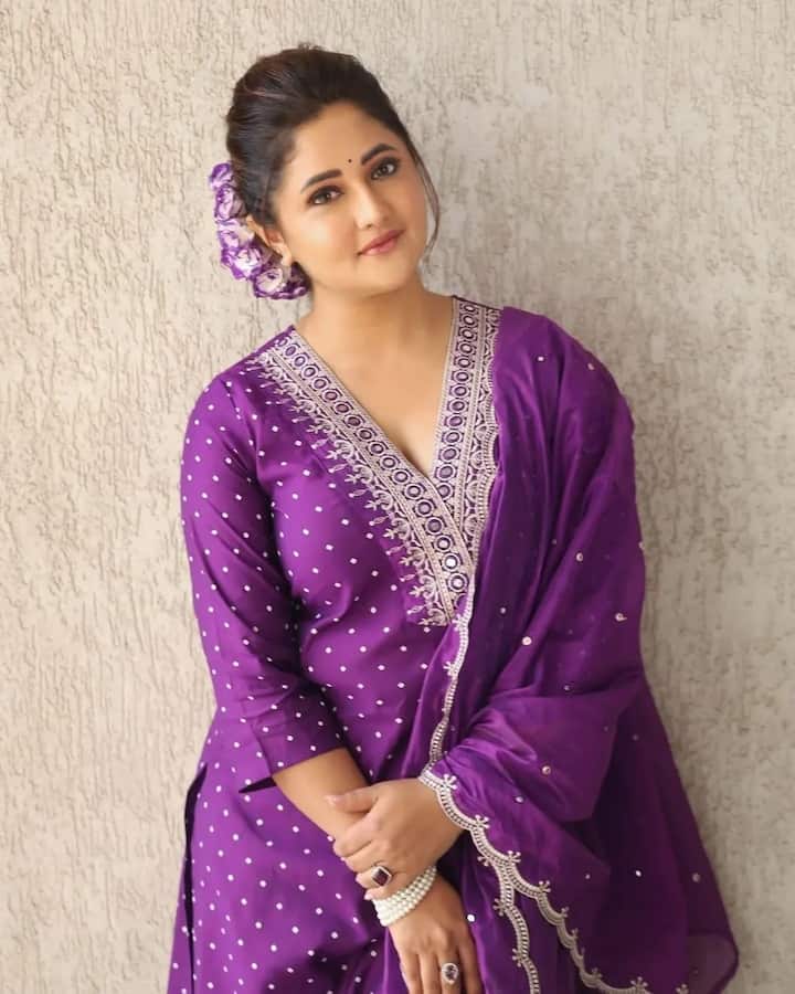 रश्मि ने बताया कि अब वह अपने काम को लेकर पहले से ज्यादा गंभीर और फोकस्ड हैं. उनका कहना है कि अनुभव बढ़ने के साथ वह अब बेहतर काम कर सकती हैं.