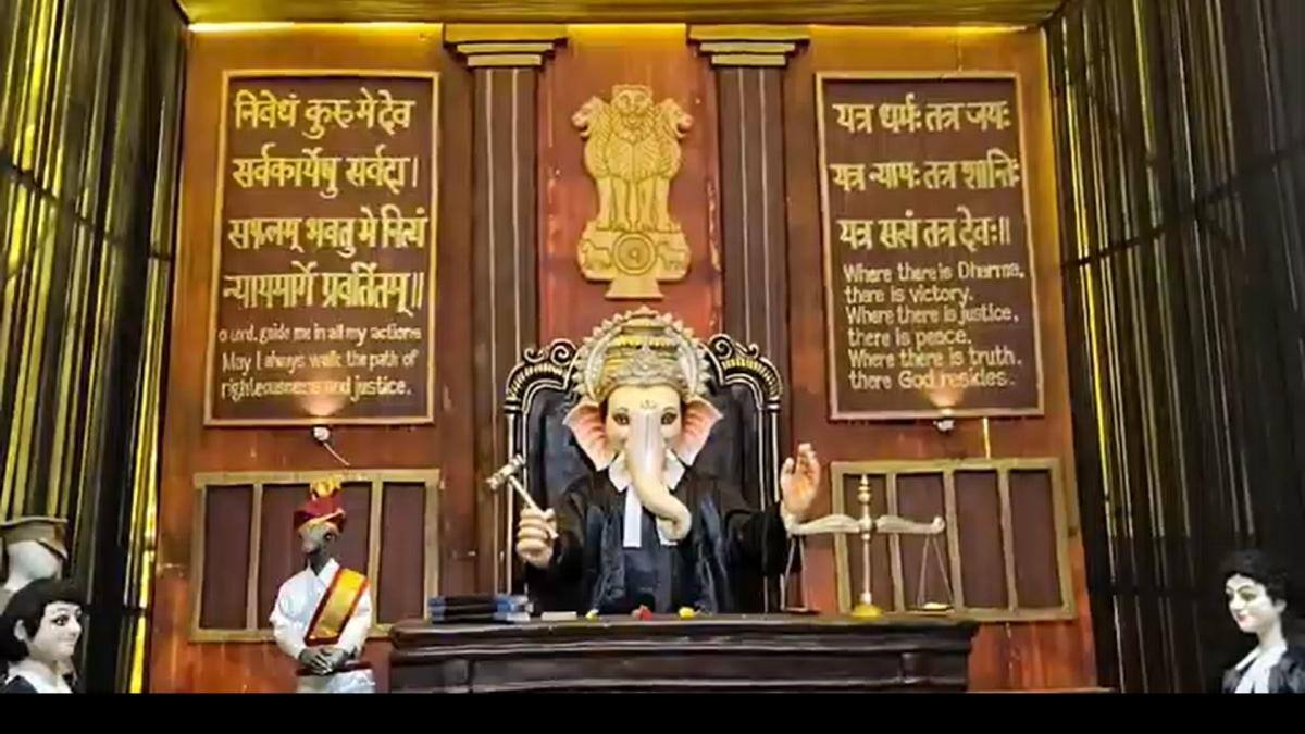 तेलंगाना में बना सुप्रीम कोर्ट-थीम वाला गणेश पंडाल, वीडियो वायरल