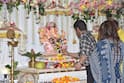 गणपति बप्पा के दर्शन करने T-Series ऑफिस पहुंचे शाहरुख खान, पूजा ददलानी भी दिखीं साथ