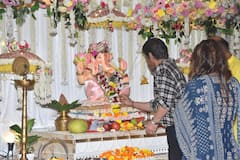 गणपति बप्पा के दर्शन करने T-Series ऑफिस पहुंचे शाहरुख खान, पूजा ददलानी भी दिखीं साथ