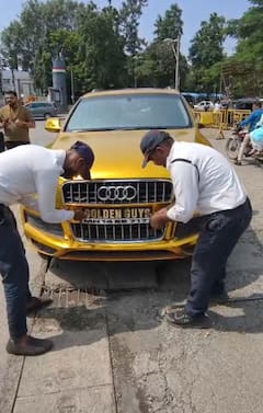 पुण्यात आणखी एका गोल्डन कारवर कारवाई; वाहतूक पोलिसांनी रुबाब उतरवला, मालकावर दंडात्मक कारवाई