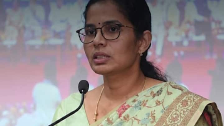 वनमती के मन में सिविल सेवा में जाने का विचार स्कूल के दिनों में ही आ गया था. बताया जाता है कि उन्होंने एक टीवी सीरियल देखा था, जिसमें एक महिला IAS अधिकारी का किरदार था. उस किरदार की जिम्मेदारियां और काम ने उन्हें प्रभावित किया और उनके मन में भी प्रशासनिक सेवा में जाने की इच्छा बन गई.