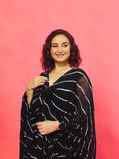 48 साल की हुईं दिव्या दत्ता, इन खूबसूरत लुक्स में आज भी लगती हैं बेहद ग्लैमरस