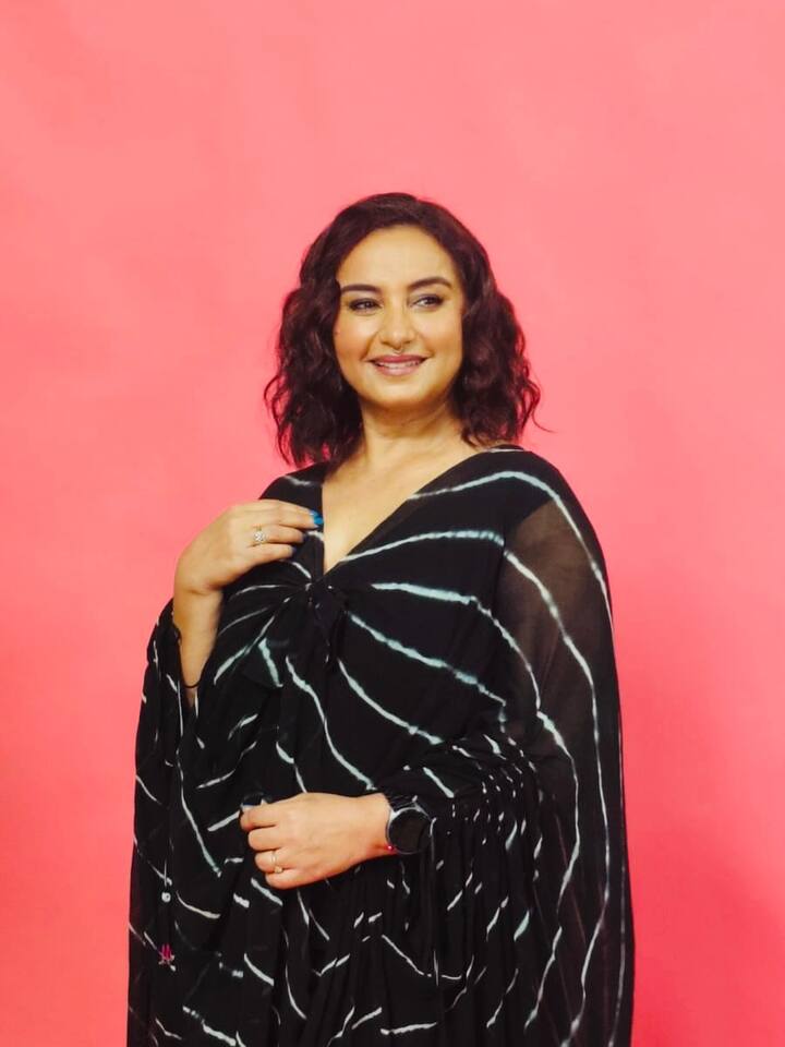 बॉलीवुड की फेमस एक्ट्रेस दिव्या दत्ता आज अपना 48वां जन्मदिन मना रही है. फिल्में में अपने दमदार किरदारों से पहचान बनाने वाली दिव्या दत्ता आज भी अपनी खूबसूरती और स्टाइल से लोगो के बीच चर्चा में है.