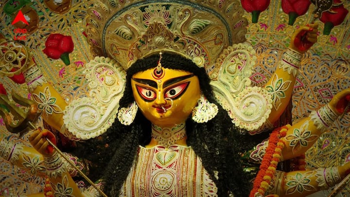 মহালয়ার তিথি অর্থাৎ ১০ অক্টোবর শনিবার, আকাশ মূলত আংশিক মেঘলা থাকারই সম্ভাবনা। বিকেলের দিকে কলকাতা ও পার্শ্ববর্তী কিছু এলাকায় হালকা বৃষ্টি অথবা বজ্রবিদ্যুৎ-সহ বৃষ্টি হতে পারে। দিনের সর্বোচ্চ তাপমাত্রা প্রায় ৩১ ডিগ্রি থাকবে। সর্বনিম্ন তাপমাত্রা ২৮ ডিগ্রি সেলসিয়াসের কাছাকাছি থাকতে পারে।