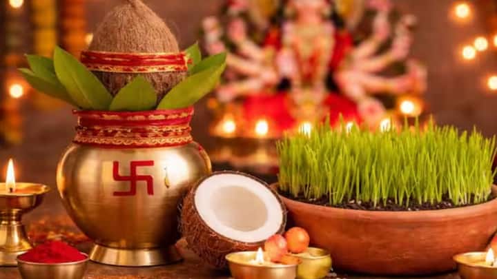 నవరాత్రులలో మొదటి రోజున కలశ స్థాపన సమయంలో బార్లీ విత్తనాలు నాటి, తొమ్మిది రోజుల పాటు ఉంచుతారు. ఈ కాలంలో మొలకెత్తే పచ్చని మొలకలను, దేవత ఆరాధనతో పాటు, నూతన శక్తికి, జీవ వికాసానికి ప్రతీకగా భావిస్తారు.