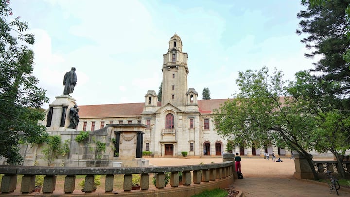 रैंकिंग में IISc को कुल 57.0 स्कोर मिला है. संस्थान का सबसे मजबूत प्रदर्शन रिसर्च एनवायरनमेंट के क्षेत्र में रहा, जहां उसे 98.0 अंक मिले है. वहीं टीचिंग में 62.1 और रिसर्च क्वालिटी में 58.6 का स्कोर रहा. इस रैंकिंग में यूनिवर्सिटीज का मूल्यांकन टीचिंग, रिसर्च एनवायरमेंट, रिसर्च क्वालिटी, इंटरनेशनल आउटलुक और इंडस्ट्री जैसे अलग-अलग क्षेत्र के आधार पर किया जाता है.