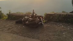 Mumbai Pune Missing Link Bike found: मिसिंग लिंकच्या डोंगरमाथ्यावर कॉग्नीझंट कंपनीच्या कर्मचाऱ्याची बाईक सापडली, गावकऱ्यांना अशुभाची चाहूल, दरीत उतरुन शोधकार्य
