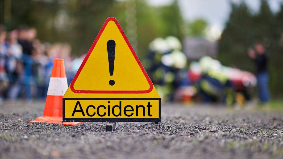 Jalgaon Accident : काळीज पिळवटून टाकणारी घटना! जळगावात ट्रकची दुचाकीला धडक; 3 महिन्यांच्या चिमुकलीसह एकाच कुटुंबातील 6 जणांचा अंत