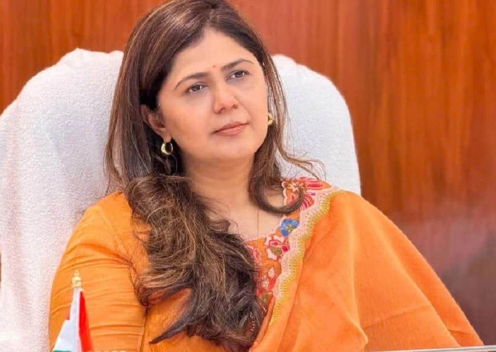 दुष्काळाच्या पार्श्वभूमीवर गाव दत्तक अभियान, मंत्री पंकजा मुंडे यांनी घेतलं अंतरवली सराटी गाव दत्तक 