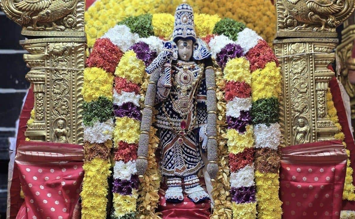 மதுரை மீனாட்சி அம்மன் நவராத்திரி: முத்தங்கி அலங்காரத்தில் பக்தர்களுக்கு அருள்பாலித்த அம்மன்!