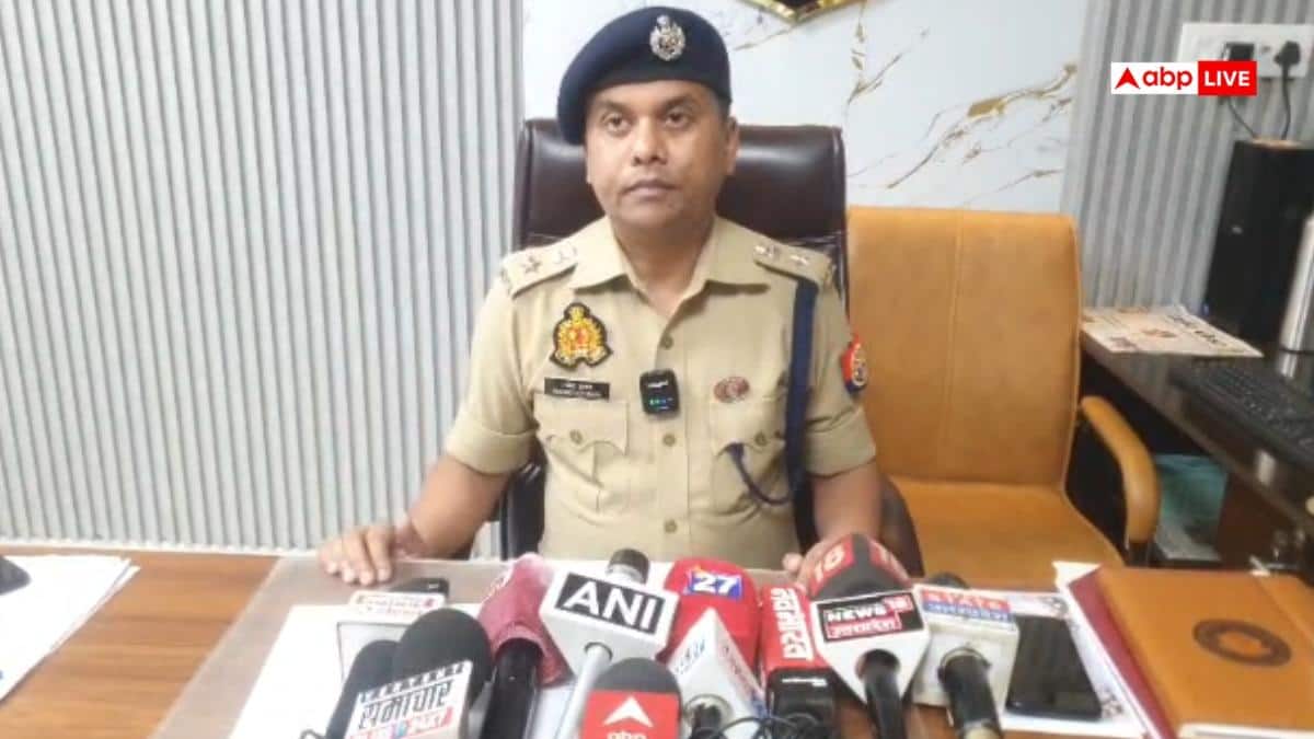 आगराः छत से गिरने से शख्स की मौत, पुलिसकर्मियों पर फेंकने का आरोप, 2 सिपाही सस्पेंड