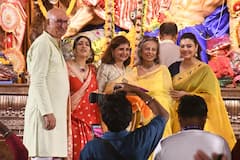 काजोल के दुर्गा पूजा उत्सव की तस्वीरें, बेटी न्यासा ने बढ़ाई रौनक, ओरी भी हुए शामिल