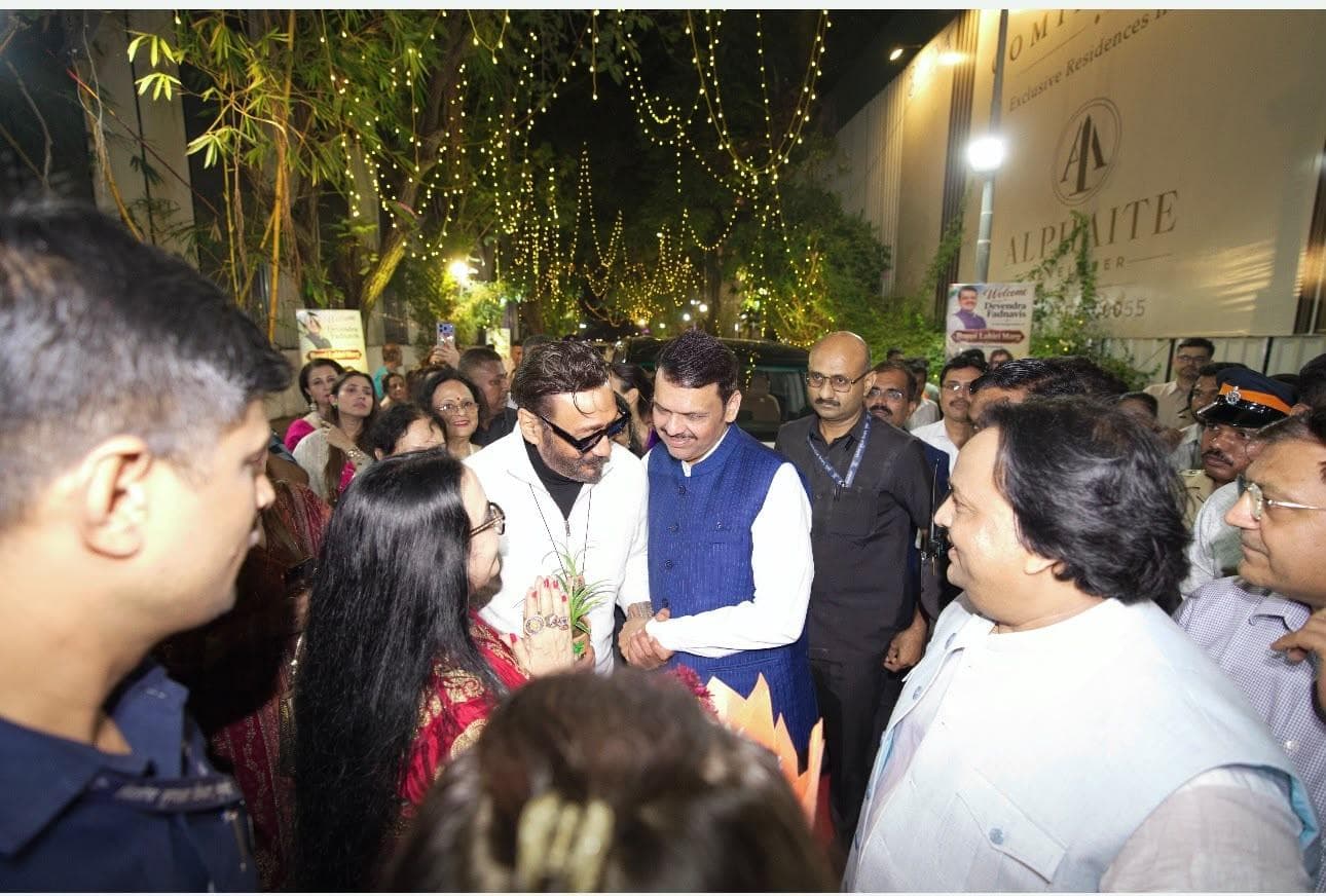 टाइगर श्रॉफ पर हमले के बाद सीएम देवेंद्र फडणवीस से मिले जैकी श्रॉफ 2 टाइगर श्रॉफ पर हमले के बाद सीएम देवेंद्र फडणवीस से मिले जैकी श्रॉफ
