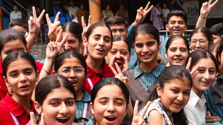 वहीं ऑनलाइन आवेदन के लिए एडमिशन से जुड़ी गाइडलाइन, डेट और आवेदन की जानकारी उत्तर प्रदेश सरकार की जिला वेबसाइटों और उत्तर प्रदेश भवन एवं अन्य सन्निर्माण कर्मकार कल्याण बोर्ड की आधिकारिक वेबसाइट से प्राप्त करके इस योजना के लिए आवेदन कर सकते हैं.