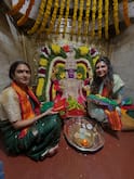 Surekha Vani Supritha: గండి మైసమ్మకు మొక్కులు చెల్లించిన సురేఖా వాణి, సుప్రీతా... కోడ్ని కోసిన తల్లీ కూతుళ్ళు