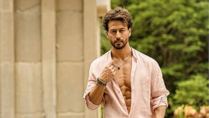 बॉलिवूड अभिनेता टायगर श्रॉफवर 18 ऑक्टोबर रोजी भररस्त्यावर गोळीबाराचा प्रकार घडला. या हल्ल्याची जबाबदारी लॉरेन्स बिश्नोईच्या टोळीतील अनिल पंडीतने घेतली. त्याची कथित पोस्ट सोशल मीडियात व्हायरल झाली.