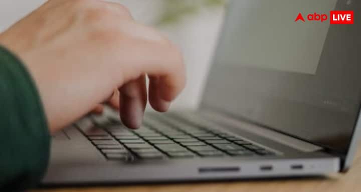 File Explorer की मदद से भी आप कंप्यूटर में फाइलों के आइकन का साइज और उन्हें देखने का तरीका बदल सकते हैं. इसके लिए सबसे पहले File Explorer खोलें और उस फोल्डर में जाएं, जिसमें मौजूद फाइलों का लुक बदलना चाहते हैं.
